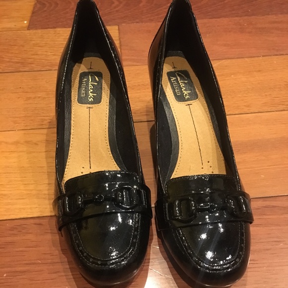 Clarks Women Chunky Heel Shoes - Picture 1 of 6